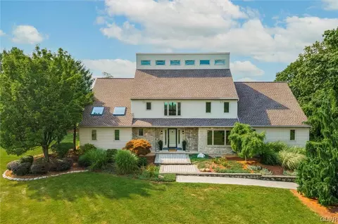12 Stony Ridge Dr, Mertztown, PA 19539