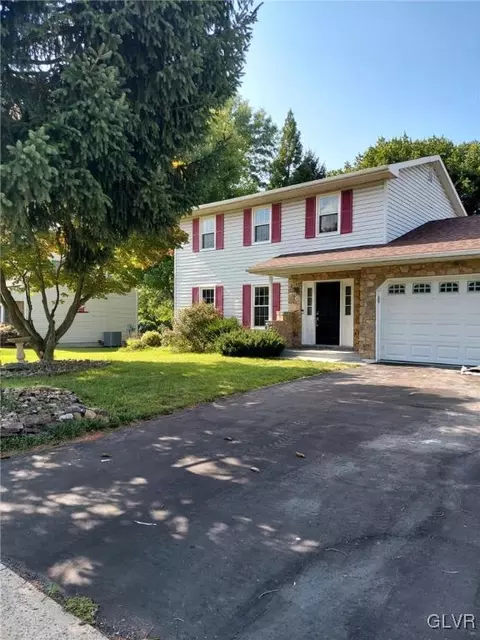609 W Franklin St, Topton, PA 19562