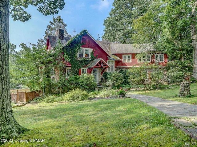 3 Park Ter, Pocono Twp, PA 18349