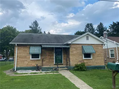10 Aarons Pl, Forks Twp, PA 18040
