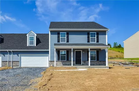 4934 Coatbridge Ln, Walnutport, PA 18088
