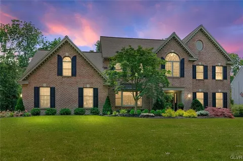 1129 Greenleaf Cir, Allentown, PA 18103