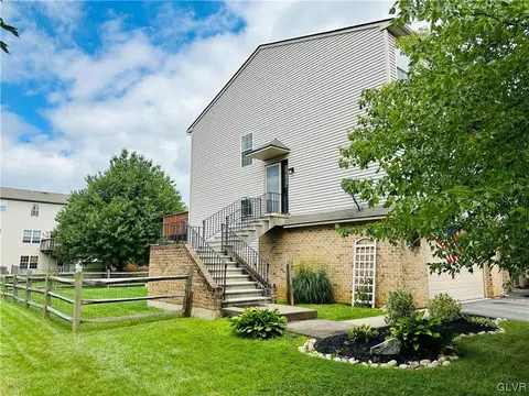 2863 Sequoia Dr, Macungie, PA 18062