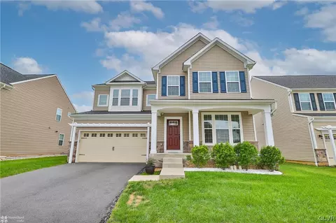 4782 Dealtrey Dr, Bethlehem, PA 18020