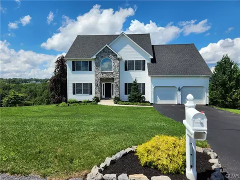 226 Zimmer Ct, Wind Gap, PA 18091