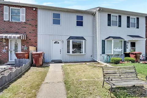 27 Eisenhower Cir, Fullerton, PA 18052