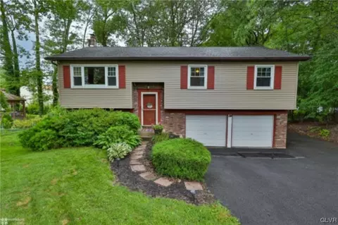29 W School St, Alburtis, PA 18011