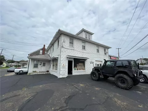 429 E Main St, Bath, PA 18014 photo 1