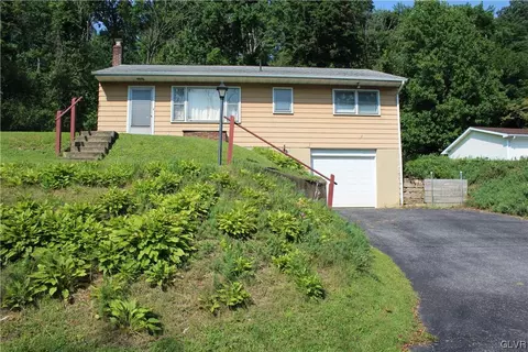 8472 Pa Route 873, Slatington, PA 18080
