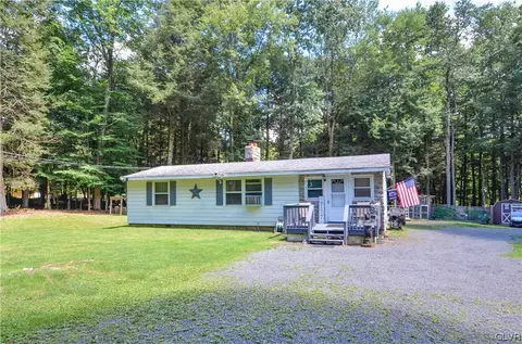 65 Holiday Dr, Lake Harmony, PA 18624