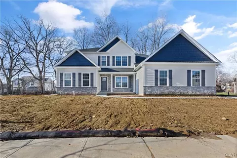 2688 Hollow View Dr #7, Forks Twp, PA 18040