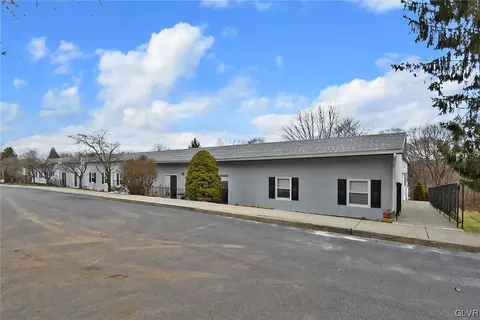 3300 Quarry St #A5, Hokendauqua, PA 18052