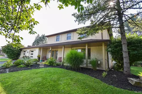 1270 Firethorne Dr, Palmer Township, PA 18045