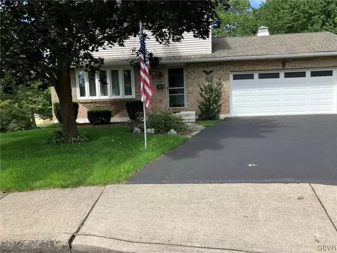 3119 Terrace Cir, Hokendauqua, PA 18052