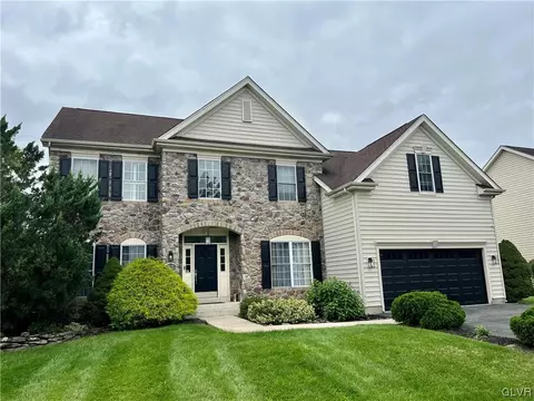 5009 Allen Dr, Bethlehem, PA 18017