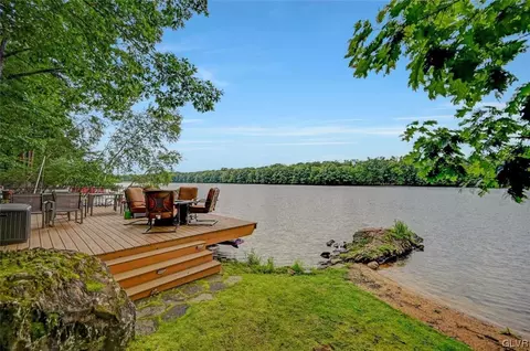 284 Four Seasons Dr, Beech Mountain Lakes, PA 18222