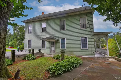 326 Blue Mountain Dr, Walnutport, PA 18088