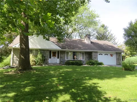 363 Long Ln, Walnutport, PA 18088