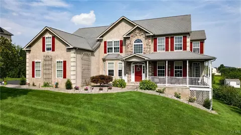 5525 Skyline Dr, Schnecksville, PA 18078