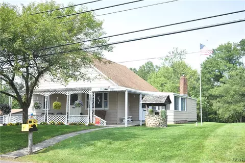 346 E 3rd St, Wind Gap, PA 18091 photo 2