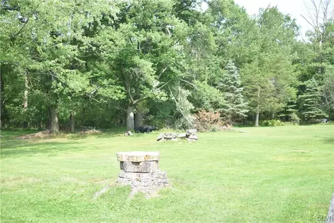 346 E 3rd St, Wind Gap, PA 18091 photo 3