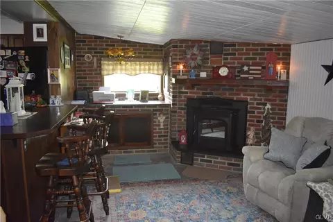 346 E 3rd St, Wind Gap, PA 18091 photo 7