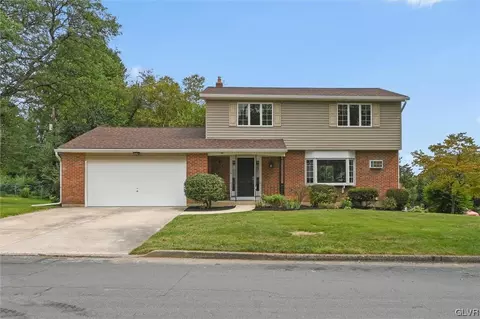 7350 Hillcrest Dr, Macungie, PA 18062