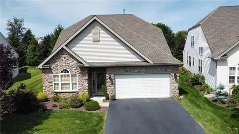 6616 Blue Heather Ct, Macungie, PA 18062