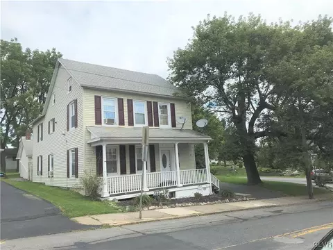 59 E High St, Nazareth, PA 18064