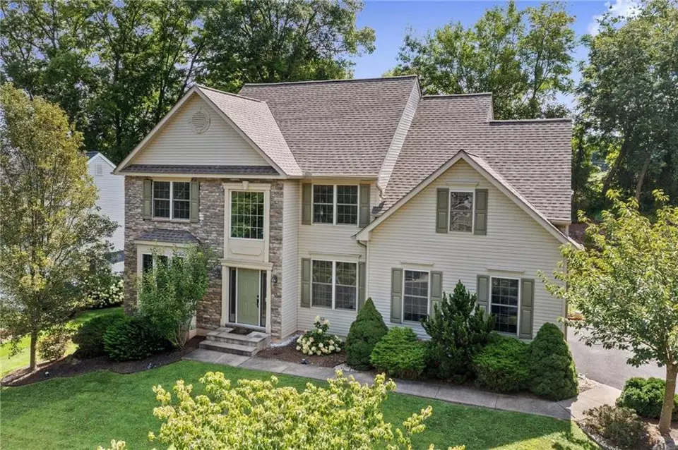 3183 Overlook Dr, Emmaus, PA 18049 Movoto