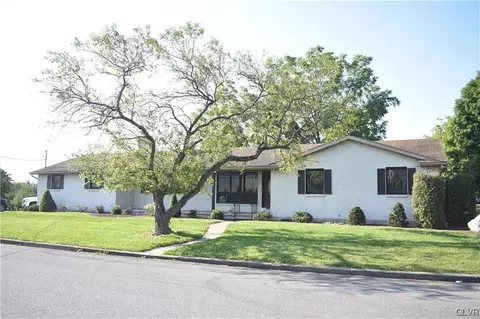 306 E Prospect St, Nazareth, PA 18064