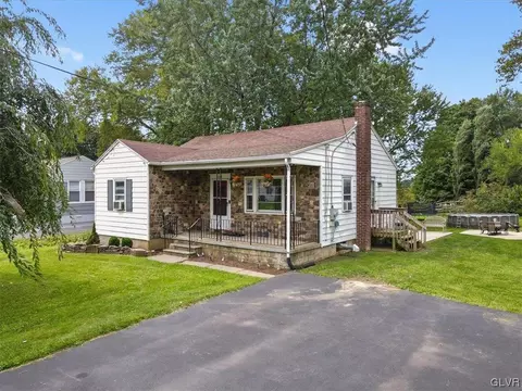 808 Stones Crossing Rd, Easton, PA 18045