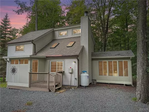 450 Maxatawny Dr, Pocono Lake, PA 18347