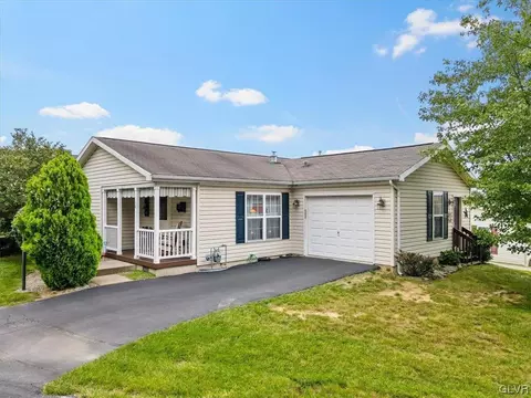 18 Abbey Rd, Forks Twp, PA 18040