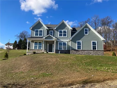 8381 Scenic View Dr, Breinigsville, PA 18031