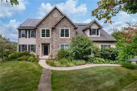 2340 Ridge Dr, Hellertown, PA 18055