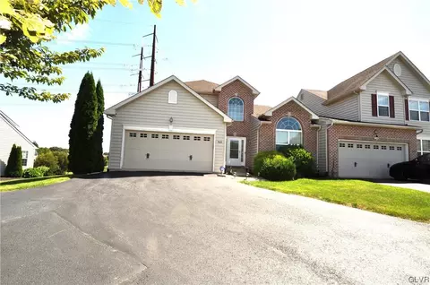 9600 Viceroy Ln, Breinigsville, PA 18031