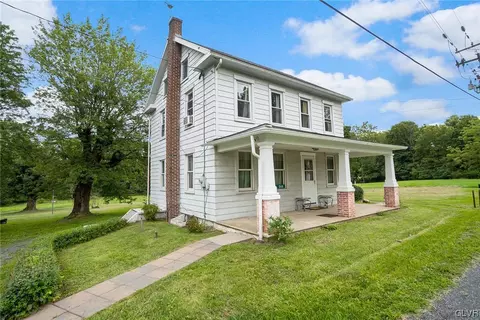 568 Bushkill Center Rd, Nazareth, PA 18064
