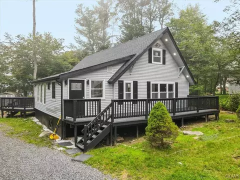 2106 Cherry Dr, Coolbaugh Twp, PA 18466