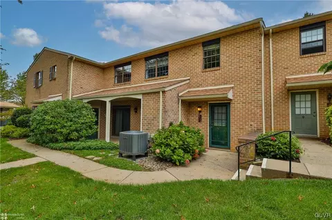 2772 Springhaven Pl, Macungie, PA 18062