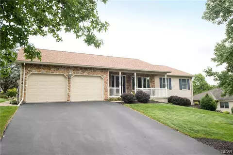 3100 Applewood Dr, Bethlehem, PA 18020