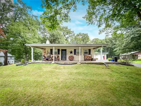 513 Mountain Top Ln, Allentown, PA 18103