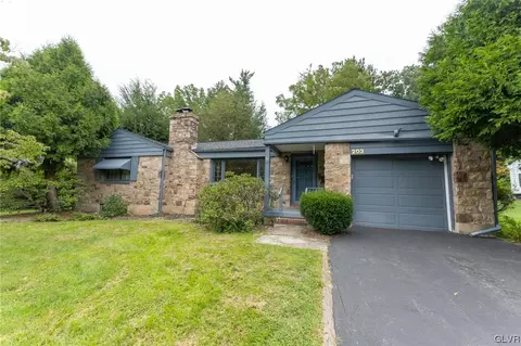 203 Flagstone Dr, Bethlehem, PA 18017