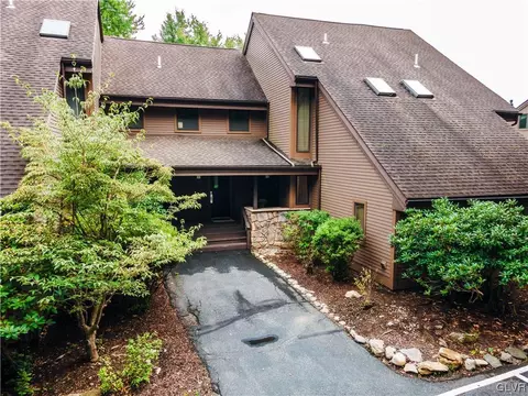 38 Sky View Rive Dr #D, East Stroudsburg, PA 18302