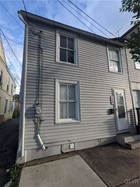 956 W Chew, Allentown, PA 18102