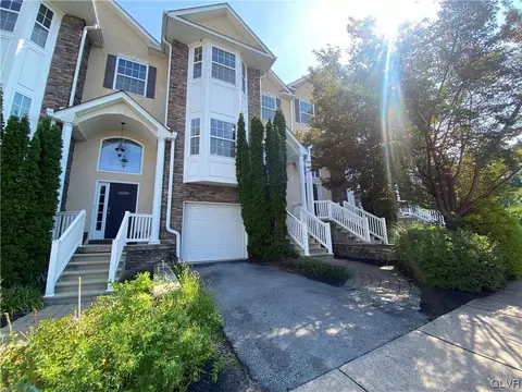 2002 Arey Ln, Whitehall, PA 18052