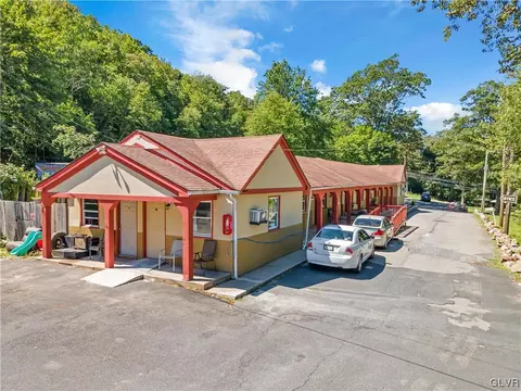 213 Emerson Rd, Saylorsburg, PA 18353