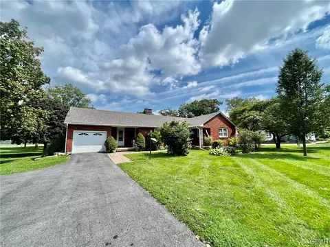 6286 Sullivan Trl, Nazareth, PA 18064