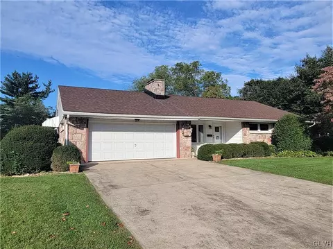 3033 S 4th St, Whitehall, PA 18052