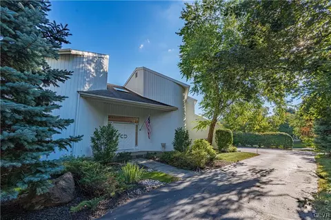 4375 Farmington Cir, Allentown, PA 18104